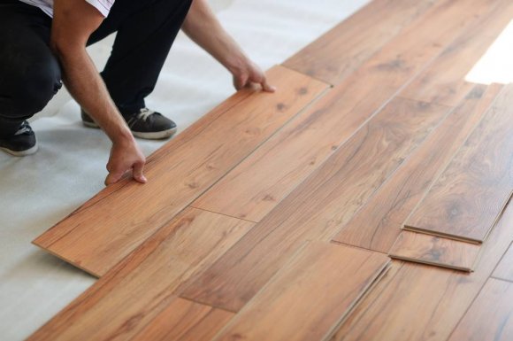 Pose de parquet flottant - Vichy - Stéphane Vernisse